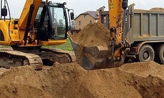 Выкопать яму экскаватором в Елизово от 929 руб. - 2Землекопа-Лзв